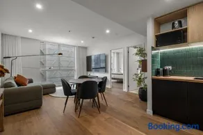 Private Apartment Premium QV Getaway Central including Pool Gym and Parking - Image 3