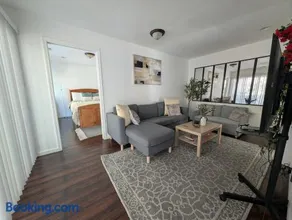 4 rooms, 2 Bedrooms 1 Bathroom Guesthouse with Full Kitchen, dining room, Street Parking near SF and Napa - Image 3