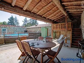 Gîte en Pierre avec Piscine Privée et Terrasse Couverte - Image 2