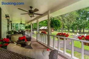 Creekside Farmhouse Retreat - Image 1