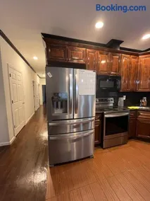 Shalom Rooms Suites - Image 3