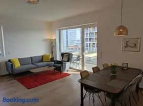 Riverside apartment by the Danube - Image 1