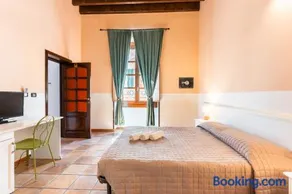 Via Roma Rooms Guesthouse - Image 2