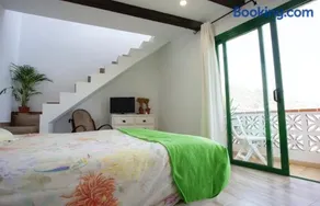 Maison avec barbecue et terrasse | Vue mer | Parfaite pour le travail à distance - Image 1