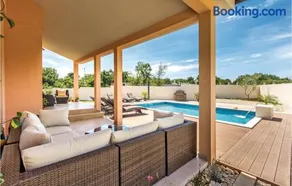 3 Bedroom Pet Friendly Home In Pula - Image 3