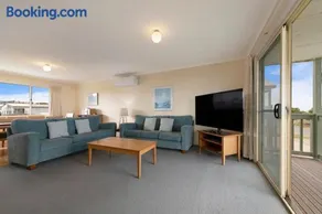 Tahren Beach Getaway - Image 4