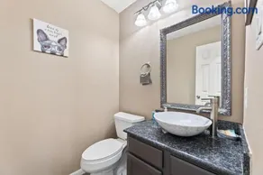 Amazing Bay Villa Near NASA with Pool & Pool Table - Image 1