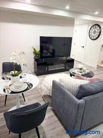 Velvet and Rose Elegant Private 2BR Basement Suite - Image 1