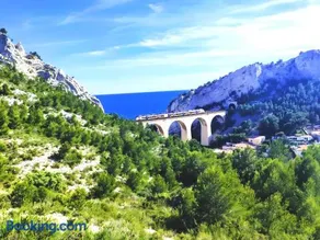 'Gîte Rénové Calanques La Vesse' avec vue montagne, Wi-Fi et climatisation - Image 2