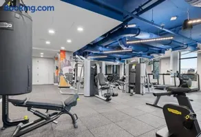 Luxury Apartment w King Bed Shared Pool & Rooftop - Image 5