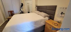 Luxury 2 Bedroom 1 Bath Fully Private - Image 2