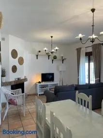 Agradable casa rural con chimenea en interior - Image 1