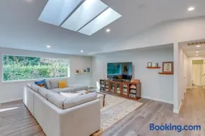 Modern Bellingham Home for work & play, beach access - Image 2