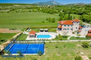Villa Nature's Embrace - Heated Pool, Jacuzzi & Padel - Image 2