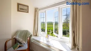 Priors Mead Cottage - Image 3
