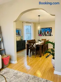 Sunny, Spacious, 3BR 1BA Davlin INN Chicago - Image 1