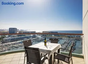 Marina Apartment With Stunning Views by Sea N' Rent - Image 2