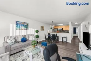 Casa Bella Homes - Top floor 2-BR 1 Bath Condo, Centrally located - Image 2