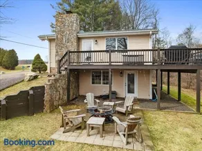 Stunning Mountain Retreat! Packed with Fun! Air Hockey Table! - Two Sisters Chalet - Image 2