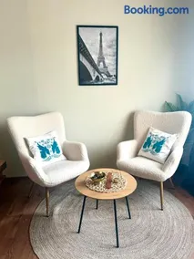 Artistic and cozy apartment in the center of Sofia - Image 2