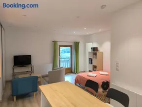 Studio rénové avec balcon & vue sur les montagnes - Image 3