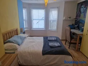 Funky 7 Dials Apartment - Image 2