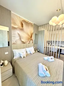 Golden Charme Suite - Image 2