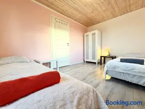 Comfortable Villa For 4 Workers & Travelers With Free Parking Near Volvo - Image 2