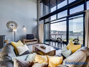Point Bay - Super Stylish for Less - Image 1