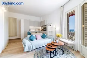 Bright 1 Bedroom Sea View and Terrace - Image 1