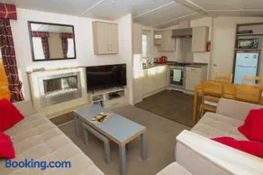 Bayview Retreat - 3 bedrooms with decking sleeps 6 - Image 4