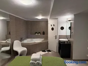 Luxury StudioArchit 7 & jacuzzi suite - Image 5