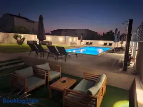 LUCY Apartments with saltwater pool and free private parking - Image 4