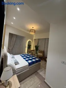 Furnished chalet with hotel furnishings in El Alamein Towers - Image 5