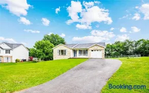 Pristine 3BR & 2bath Ranch style Near I-81 Hospitals & Downtown Martinsburg - Image 1
