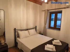 Tsitsinos Village Cottage - Image 3