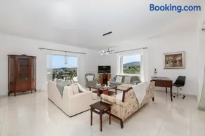 Olive Ηouse, Quiet, Cozy, mountain view, family - Image 1