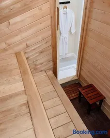 Colonial Cottage with Hot Tub & Sauna-Family Friendly - Image 1