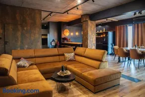 Elite Sky Loft Black - Image 1