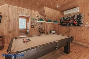 Log Cabin for Groups Hot Tub Sauna and Game Room - Image 2