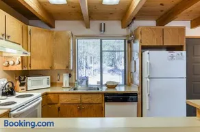 Perfectly Located Home with Decks Bikes & SHARC Pass to Pools Hot Tub & Tennis - Image 5