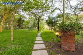 Majestic Villa with Pools & Outdoor Bar in Maanzoni - Image 4