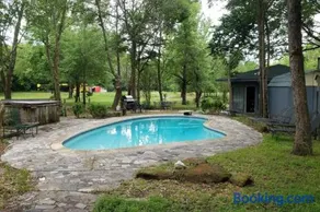 1 Large Bedrooms Estate Pool - Image 2