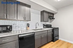 Newly Renovated Unit in Central Spfld #302 - Image 2