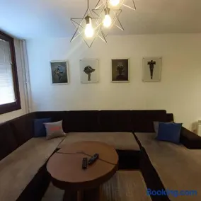 Apartment Wolf - Image 2