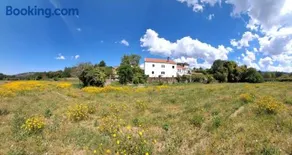 Charming 19th-Century Farmhouse Retreat in Lous, Portugal - Image 3