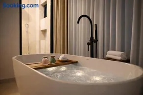 Elizabella Villa Luxury Spa Retreat in Nature with Heated Pool and Sauna - Image 5