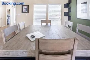 Bright and Spacious 3 Bedroom Townhome, Minutes from DFW Airport - Image 4