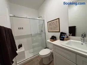 Modern Guest Suite with Living Room and King Bed - Image 4