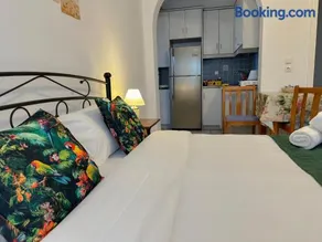 Green Parrot Apartments - Image 4